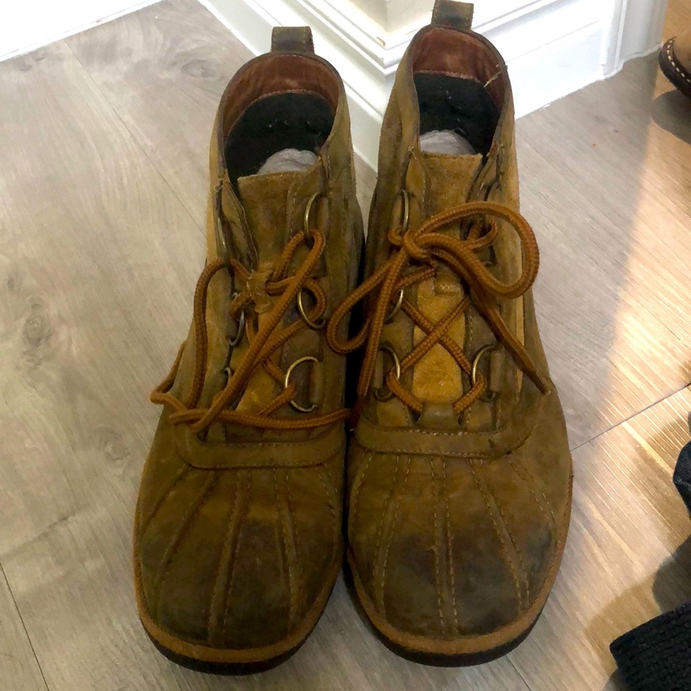 laced leather ankle boots